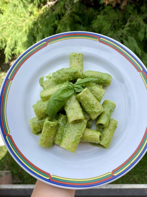 Pesto mit Basilikum und Mandeln